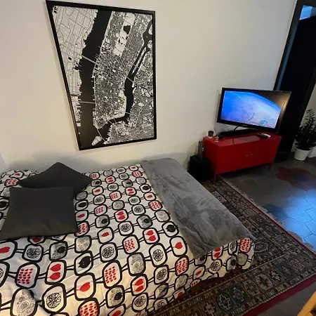 Theo's Studio Apartment *